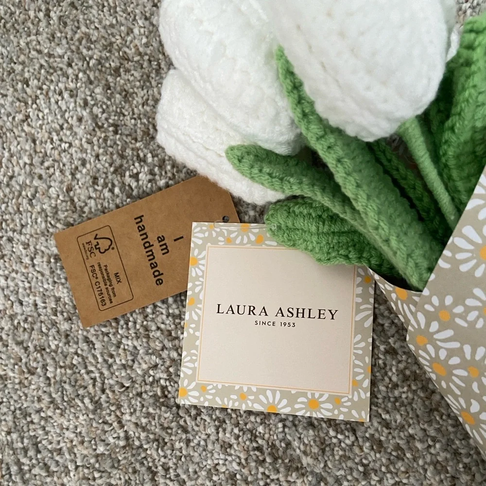 NWT Laura Ashley Knit White Tulips Spring Decor Flowers